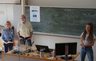 Referent und GWÖ-Mitglieder im Hörsaal