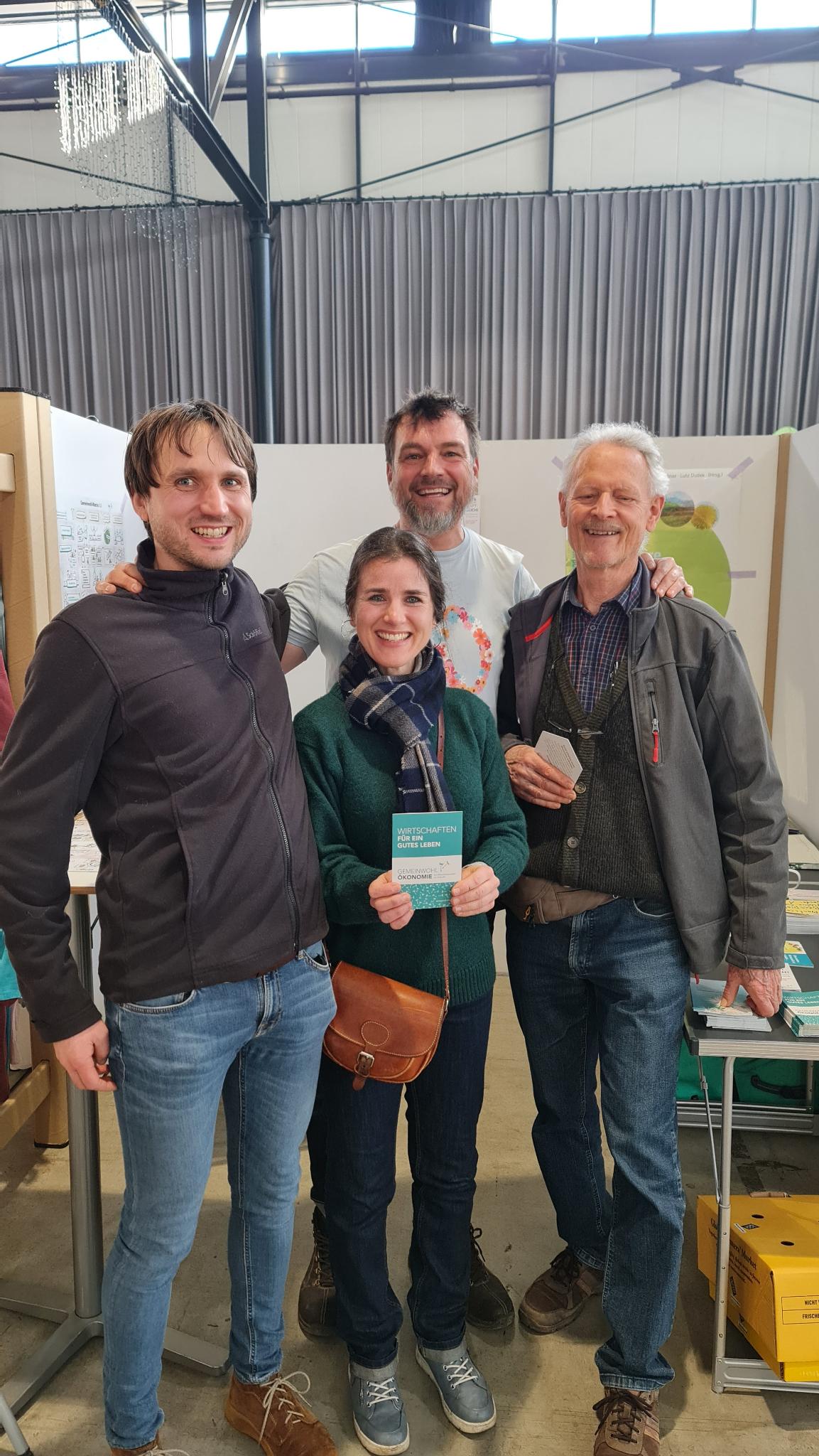 GWÖ Gruppe am Messestand