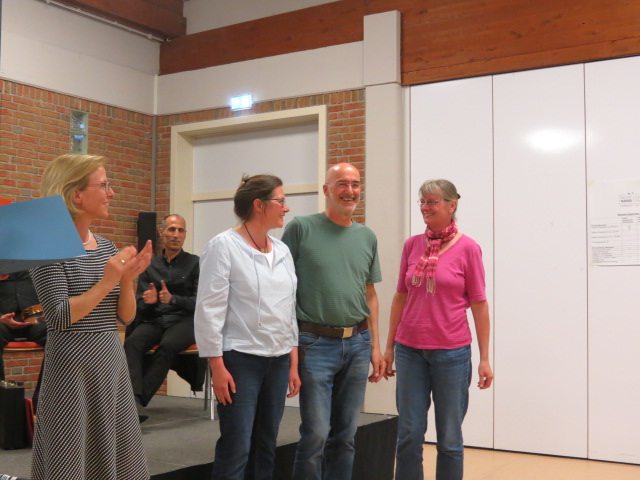 Bischöfin Nora Steen und Mitglieder der bilanzierenden Gemeinden
