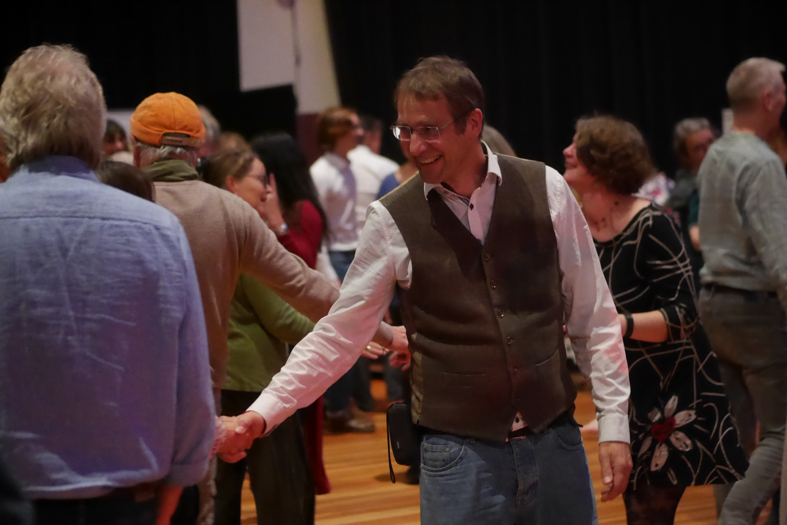 Handreichen beim Tanzworkshop